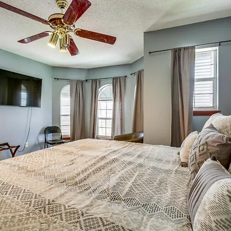 4 Mi To Bourbon St: Spacious Retreat W/ Wet Bar!