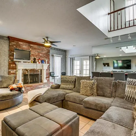 4 Mi To Bourbon St: Spacious Retreat W/ Wet Bar! Holiday home New Orleans