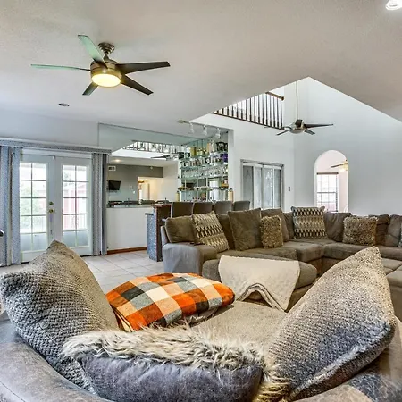 4 Mi To Bourbon St: Spacious Retreat W/ Wet Bar! Holiday home *