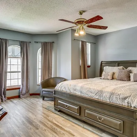 4 Mi To Bourbon St: Spacious Retreat W/ Wet Bar! Holiday home New Orleans