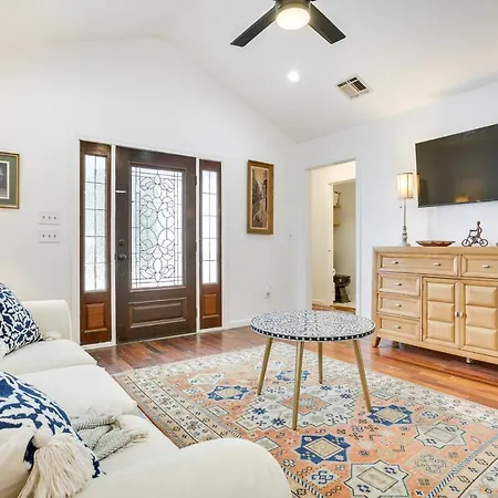 Walk To Parks And Restaurants Duplex! *