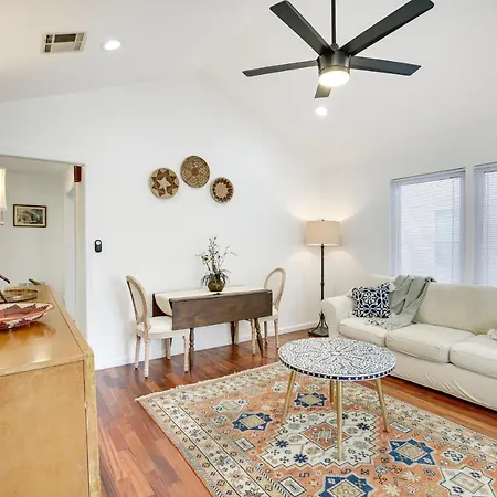 Holiday home Walk To Parks And Restaurants Duplex!