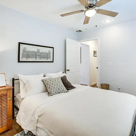 Walk To Parks And Restaurants Duplex! Holiday home New Orleans