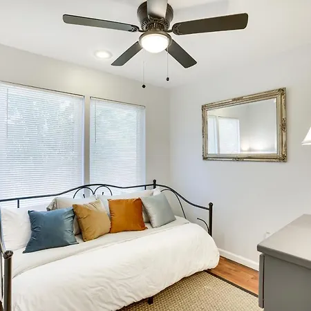 Holiday home Walk To Parks And Restaurants Duplex!