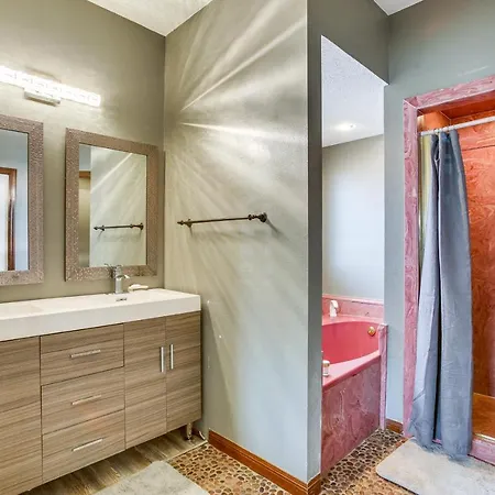 Holiday home 4 Mi To Bourbon St: Spacious Retreat W/ Wet Bar! New Orleans