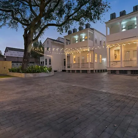 With 3 Bedrooms Near St. Charles With A Pool New Orleans