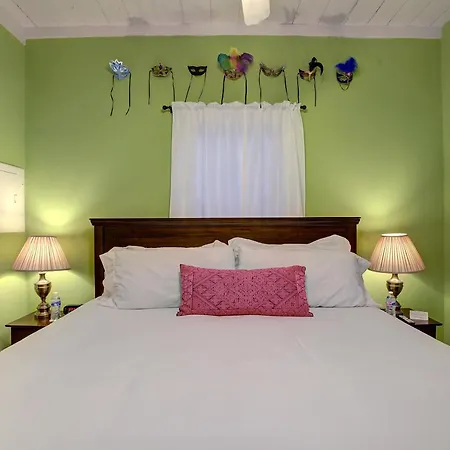 Burgundy - Just Steps To Both The French Quarter & Frenchman St! *