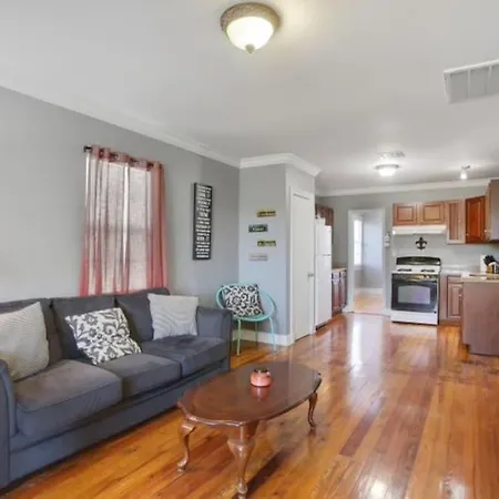 Modern Renovated 3 Bedroom With Large Yard Holiday home New Orleans