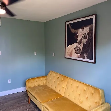 Close To French Quarters Apartment *