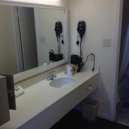 Super 8 By Wyndham Hotel New Orleans