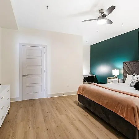 Chic 4bed Oasis Steps From French Quarter Magic! Apartment