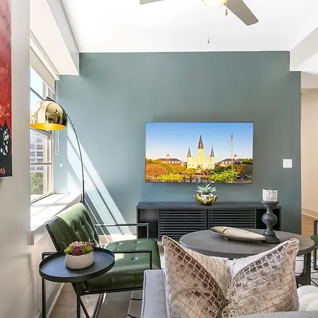 Chic 4bed Oasis Steps From French Quarter Magic! *