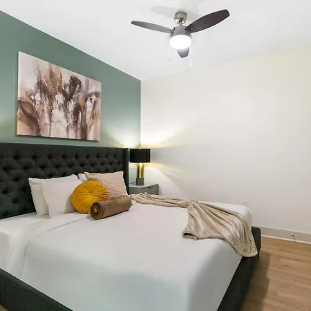 Apartment Chic 4bed Oasis Steps From French Quarter Magic!