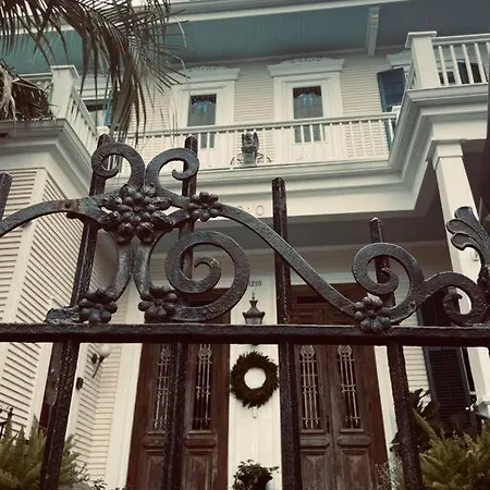 The Dragonfly Treme-close To French Quarter-heated Salt Pool Holiday home