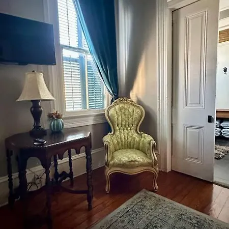 Holiday home The Dragonfly Treme-close To French Quarter-heated Salt Pool