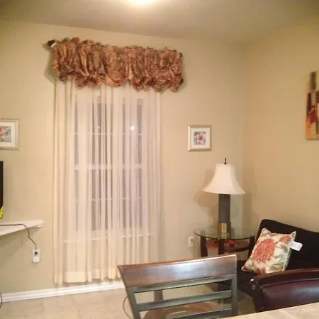 Cozy 3bdr 2bth 1st Floor Unit *
