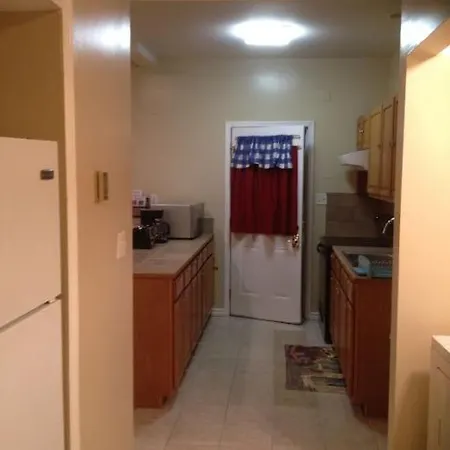 Cozy 3bdr 2bth 1st Floor Unit *
