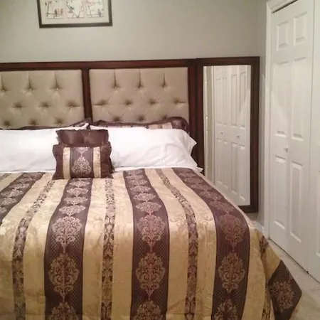 Cozy 3bdr 2bth 1st Floor Unit Apartment *