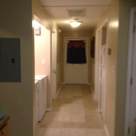 Cozy 3bdr 2bth 1st Floor Unit Apartment *