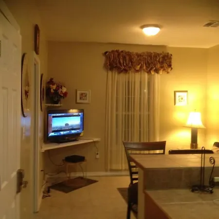 Cozy 3bdr 2bth 1st Floor Unit New Orleans