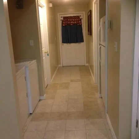 Cozy 3bdr 2bth 1st Floor Unit *