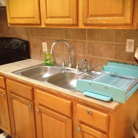 Cozy 3bdr 2bth 1st Floor Unit *
