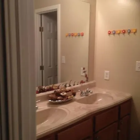 Cozy 3bdr 2bth 1st Floor Unit Apartment