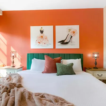 Lively 4br Steps To French Quarter *