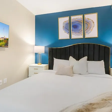 Lively 4br Steps To French Quarter Apartment