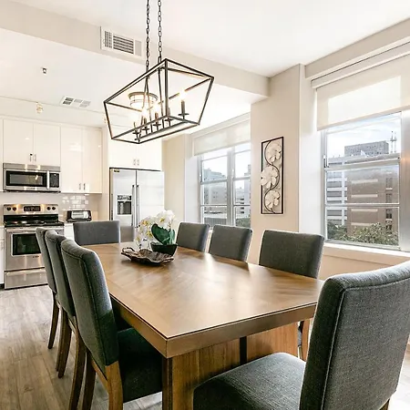 Lively 4br Steps To French Quarter *