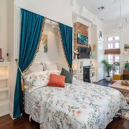Historic Victorian Near Park Noma Bayou St John Holiday home