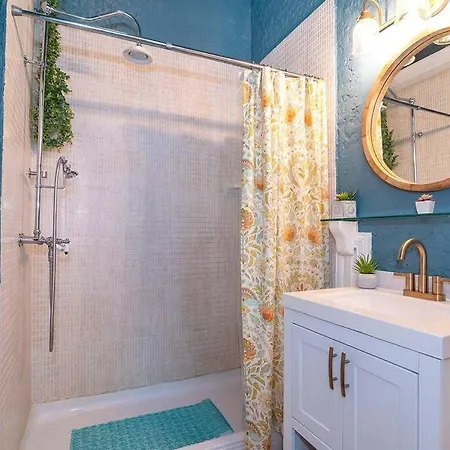 Historic Victorian Near Park Noma Bayou St John Holiday home *