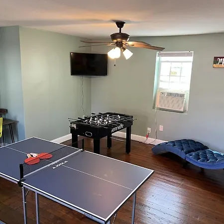 Apartment Chillpad Blocks From Frenchquarters