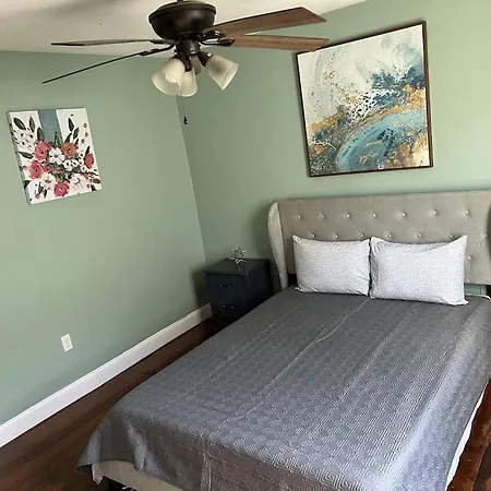 Apartment Chillpad Blocks From Frenchquarters *