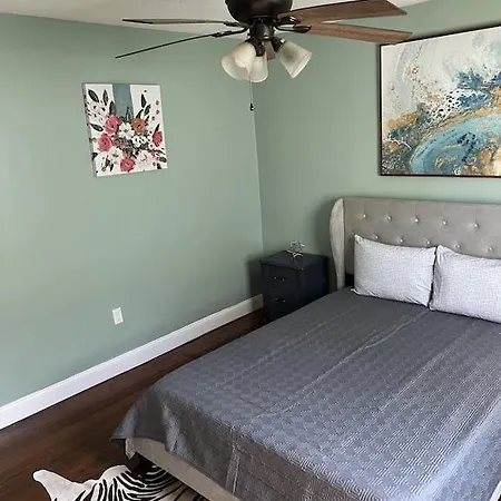 Apartment Chillpad Blocks From Frenchquarters *