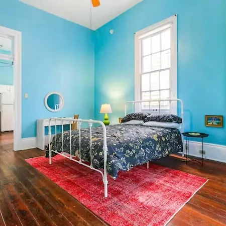 French Quarter Charm: St Philip St Historic Haven 1515 Apartment *