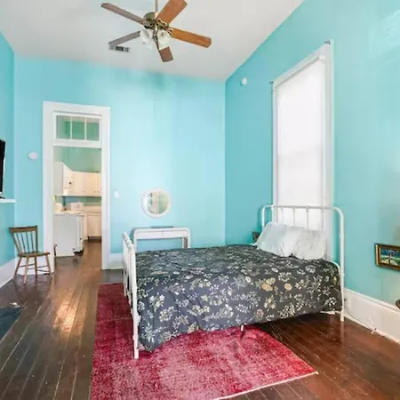 French Quarter Charm: St Philip St Historic Haven 1515