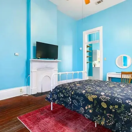 French Quarter Charm: St Philip St Historic Haven 1515 *
