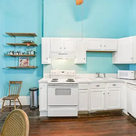 French Quarter Charm: St Philip St Historic Haven 1515 Apartment *