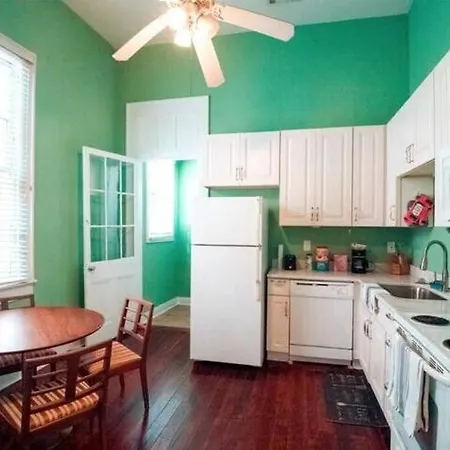 Apartment Jazzy Vibrant Getaway Hot Tub Cabana 1517