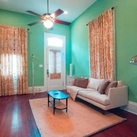 Jazzy Vibrant Getaway Hot Tub Cabana 1517 Apartment *