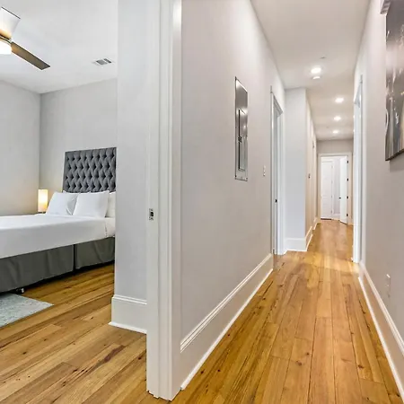 Spacious 5br Urban Retreat W Balcony & Pool * New Orleans