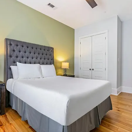 Apartment Spacious 5br Urban Retreat W Balcony & Pool New Orleans