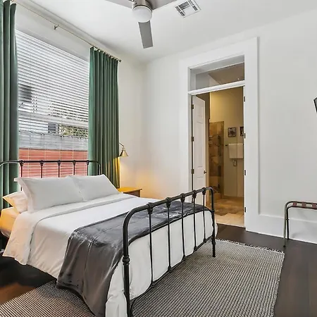 Spacious Downtown Vacation Apartment