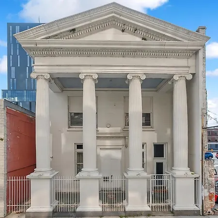 Spacious Downtown Vacation Apartment *