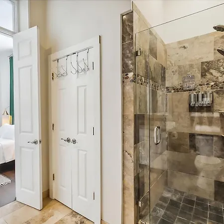 Apartment Spacious Downtown Vacation New Orleans