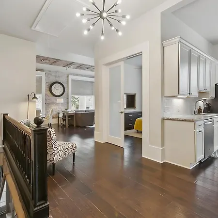 Apartment Spacious Downtown Vacation *