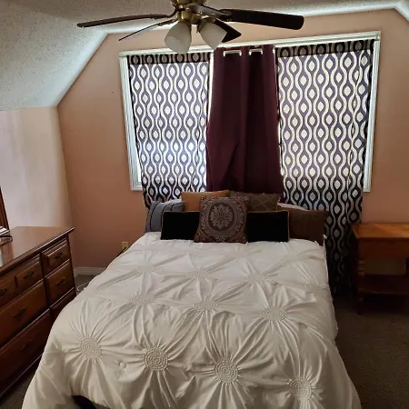 1-bedroom With Living And Kitchen, Next To Master -no Pets New Orleans
