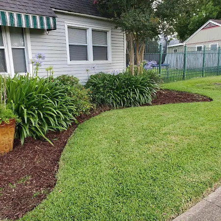 1-bedroom With Living And Kitchen, Next To Master -no Pets New Orleans