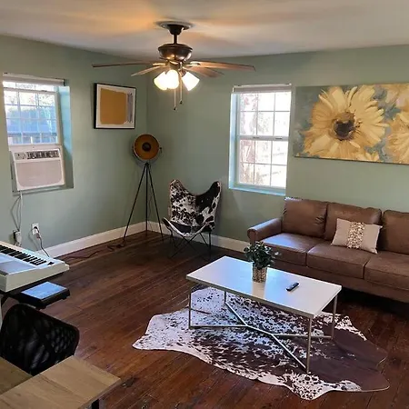 2 Blocks From French Quarters Apartment *